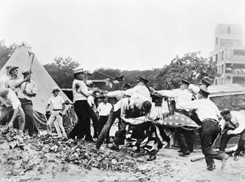 'Bonus Marchers' and police battle in Washington, DC.